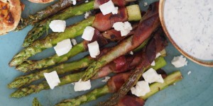 Beitragsbild des Blogbeitrags Spargel in Frühstücksspeck mit Pogacsa