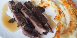 Beitragsbild des Blogbeitrags Côte de Boeuf mit Candelas in Ziegen-Béchamel 