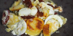 Beitragsbild des Blogbeitrags Kartoffelauflauf mit getrockneten Tomaten und Kapernbeeren