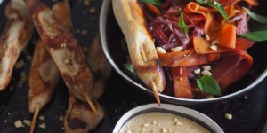 Beitragsbild des Blogbeitrags Karottensuppe/ Garnelen/ Saté-Hähnchen mit Haselnussdip