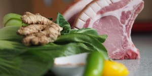 Beitragsbild des Blogbeitrags Schweinsbraten mit gebratenem Pak Choi