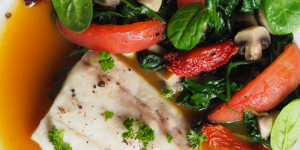 Beitragsbild des Blogbeitrags Wolfsbarsch, Spinat, Tomaten und Sauce Dugléré