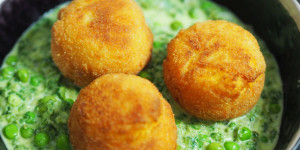 Beitragsbild des Blogbeitrags Kochsalat mit Erbsen mit Polentaknödeln