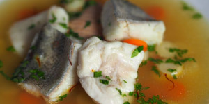 Beitragsbild des Blogbeitrags Klare Fischsuppe mit Safran 
