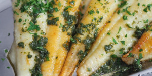 Beitragsbild des Blogbeitrags Seezunge Müllerin mit Schwarzwurzel und Fenchel