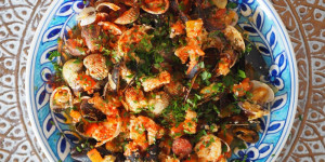 Beitragsbild des Blogbeitrags Meeresfrüchte-Paella mit Karfiol statt Reis 