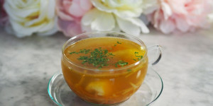 Beitragsbild des Blogbeitrags Adventzauber mit Safran-Grießnockerlsuppe