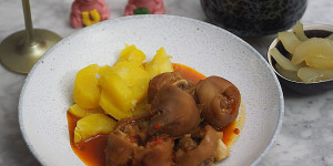 Beitragsbild des Blogbeitrags Schweinsfuß-Gulasch