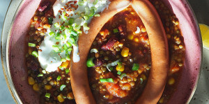Beitragsbild des Blogbeitrags Linsen-Bohnenchili süßscharf mit/ohne w