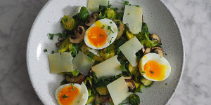 Beitragsbild des Blogbeitrags Kohlsprossensalat mit Ei 