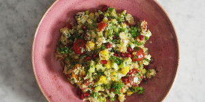Beitragsbild des Blogbeitrags Quinoasalat mit Schafkäse und Mango