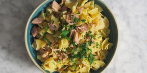 Beitragsbild des Blogbeitrags Schinkenfleckerl ohne viel Trara