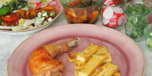 Beitragsbild des Blogbeitrags Gebratenes Huhn mit Panisse und Gemüse