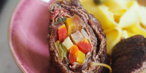 Beitragsbild des Blogbeitrags Ostersonntag – Rindsrouladen mit Nudeln und Sauce
