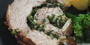Beitragsbild des Blogbeitrags Ostermontag – Kalbsrollbraten mit Pesto, Brokkoli und Bratkartoffeln
