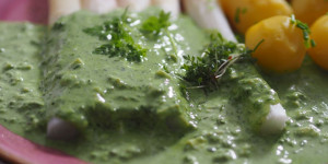 Beitragsbild des Blogbeitrags Frankfurter Grie Soß mit Marchfelder Spargel