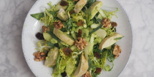 Beitragsbild des Blogbeitrags Dem Caesar‘s Salad ähnlicher Hähnchensalat