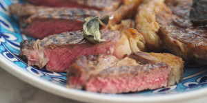 Beitragsbild des Blogbeitrags Together, S. 128 bis S. 133 + Steak!