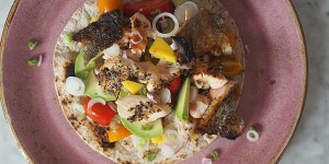 Beitragsbild des Blogbeitrags Knusper-Lachs auf Tacos