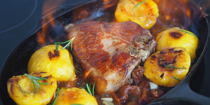 Beitragsbild des Blogbeitrags Schweinskotelett mit Pfirsich & Whisky