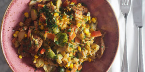 Beitragsbild des Blogbeitrags Spitzkrautpfanne mit Kohlsprossen und Hühnerfleisch