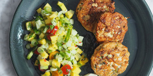 Beitragsbild des Blogbeitrags Lachspogatschen mit Gurken-Mango-Salsa