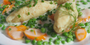 Beitragsbild des Blogbeitrags Butternockerln mit Rahmkarotten u. Erbsen
