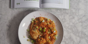 Beitragsbild des Blogbeitrags Karfiol mit Frischkäse-Tomatensauce und Hühnerbrust-Streifen