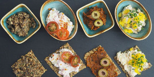 Beitragsbild des Blogbeitrags 4 kleine Aufstriche auf Knäckebrot