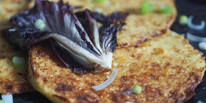 Beitragsbild des Blogbeitrags Karfiol-Rösti mit Forellencreme