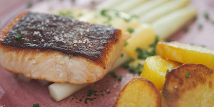 Beitragsbild des Blogbeitrags Ostermontag-Menü mit Lachs und Buchteln