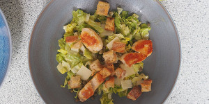 Beitragsbild des Blogbeitrags Gurkensuppe „Dorle“ / Cesars Salad