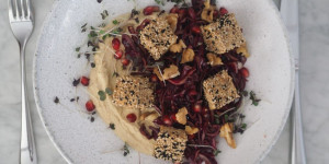 Beitragsbild des Blogbeitrags Birnensellerie-, Rotkraut- und Bratkartoffelsalat
