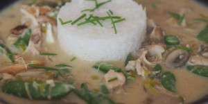 Beitragsbild des Blogbeitrags Hühnerfrikassee mit Champignon und Erbsen