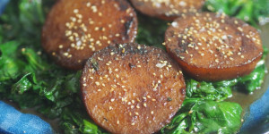 Beitragsbild des Blogbeitrags Gebratener Kohlrabi mit Spinat