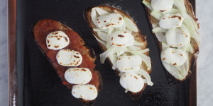 Beitragsbild des Blogbeitrags Fenchel- und Tomatenchutney-Brote