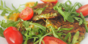 Beitragsbild des Blogbeitrags Erdäpfel-Spargel-Rösti mit Marillenmarinade und Rucola