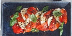 Beitragsbild des Blogbeitrags Caprese mit Paprika