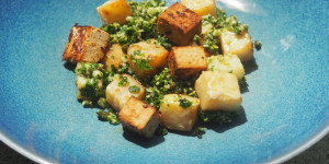 Beitragsbild des Blogbeitrags Selleriewürfel mit Petersilien-Pfeffer-Pesto 