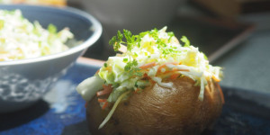 Beitragsbild des Blogbeitrags Coleslaw in der Ofenkartoffel