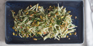 Beitragsbild des Blogbeitrags Kohlrabi-Birnen-Julienne mit Limetten-Vinaigrette