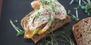 Beitragsbild des Blogbeitrags Frühstücksbrot mit Omelette-Röllchen 