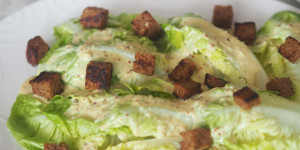 Beitragsbild des Blogbeitrags Auf der Suche nach dem Originalrezept – 100 Jahre Caesar‘s Salad