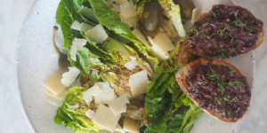 Beitragsbild des Blogbeitrags Romanasalat mit Tapenade-Crustos