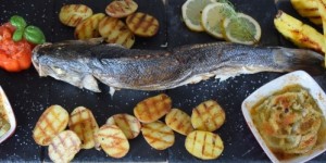 Beitragsbild des Blogbeitrags Gegrillter Wolfsbarsch und gegrillte Ananas 