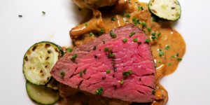 Beitragsbild des Blogbeitrags Chateaubriand mit Eierschwammerlsauce & Miniknöderl