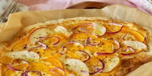 Beitragsbild des Blogbeitrags Flammkuchen mit Kürbis & Apfel 