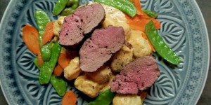Beitragsbild des Blogbeitrags Kalbsfilet Tiganaki mit flaumigen Gnocchi