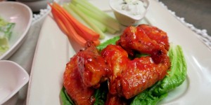 Beitragsbild des Blogbeitrags Buffalo Chicken Wings & Caesar´s Salad 