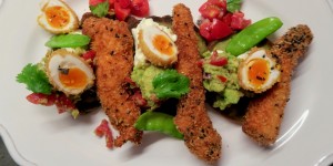 Beitragsbild des Blogbeitrags Matcha Pancakes mit Crispy Chicken & Wachtelei